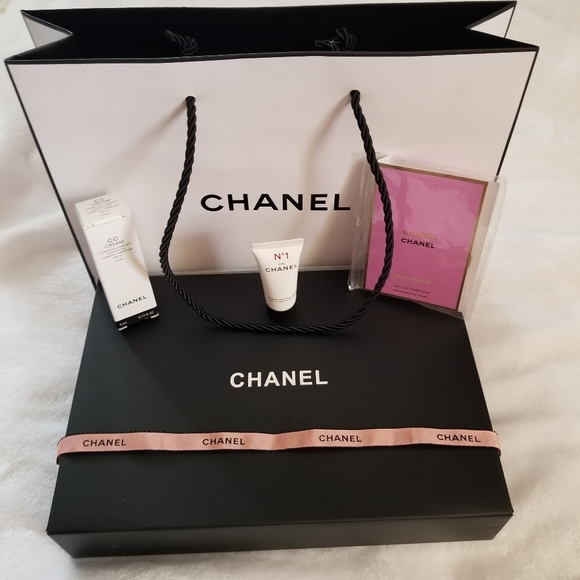 CHANEL BUNDLE - Picture 1 of 16